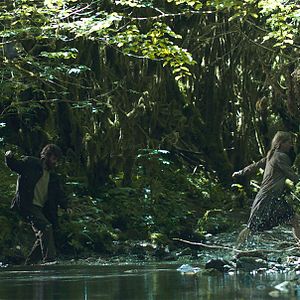 Bilder Couple in a Hole