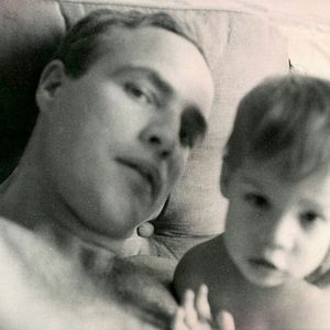 Bilder Listen to Me Marlon