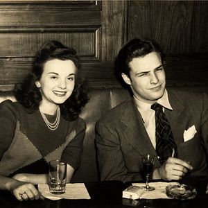 Bilder Listen to Me Marlon