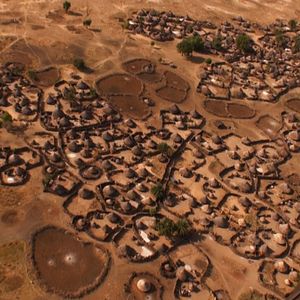 Bilder We Come as Friends