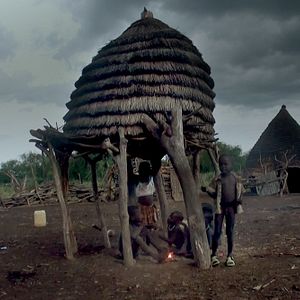 Bilder We Come as Friends