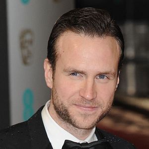 Bilder Rafe Spall