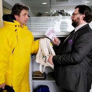 Bilder Einer für alle, alles im Eimer