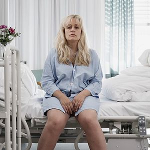 Bilder Kvinner i for store herreskjorter