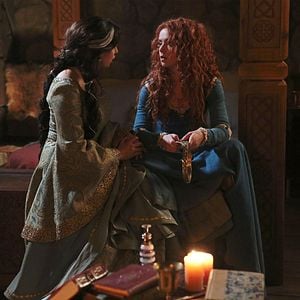 Bilder Amy Manson