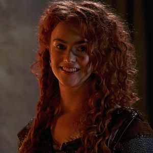Bilder Amy Manson