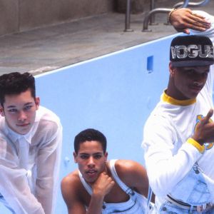 Bilder Strike A Pose