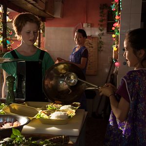 Bilder Ente gut! Mädchen allein zu Haus