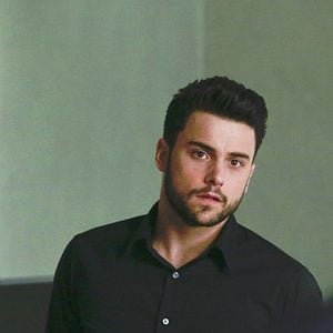 Bilder Jack Falahee