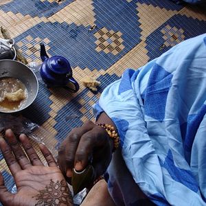 Bilder Awaiting for men