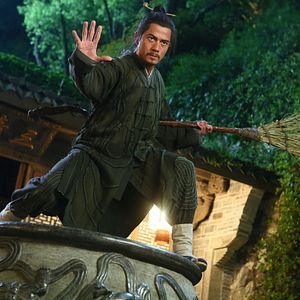 Bilder Monk Comes Down The Mountain