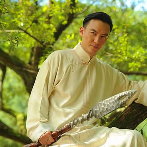 Bilder Monk Comes Down The Mountain