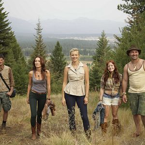 Bilder Among Ravens - Jede Familie hat ihre Geheimnisse