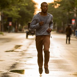 Bilder Stephan James