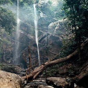 Bilder At The Gate Of The Ghost