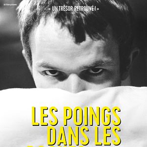 Bilder Mit der Faust in der Tasche