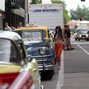 Bilder Dear Eleanor - Zwei Freundinnen auf der Suche nach ihrer Heldin