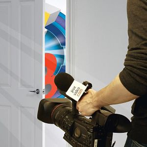 Bilder Behind Closed Door