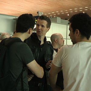 Bilder Behind Closed Door