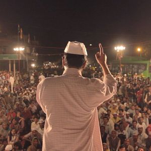 Bilder An Insignificant Man