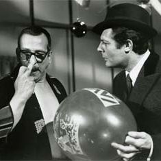 Bilder Break-up, erotisme et ballons rouges