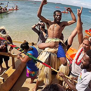 Bilder How To Let Go Of The World (And Love All The Things Climate Can't Change)