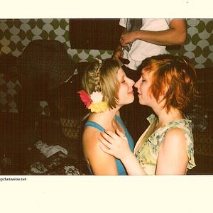 Bilder Häppchenweise - Ein Abend, sechs Körper, wie weit würdest Du gehen?