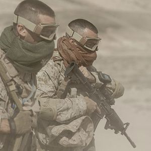 Bilder Überleben - Ein Soldat kämpft niemals allein