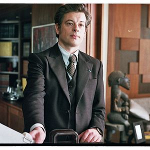 Bilder The Lady In The Car With Glasses And A Gun