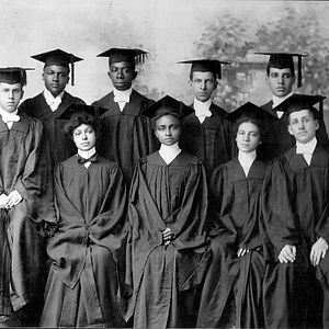 Bilder Tell Them We Are Rising: The Story of Black Colleges and Universities