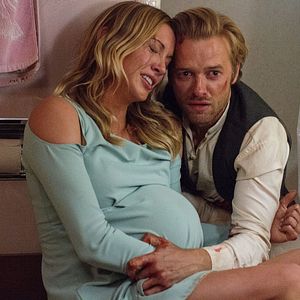 Bilder Wolves At The Door