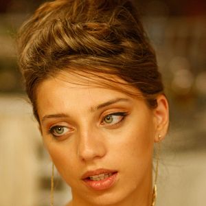 Bilder Angela Sarafyan