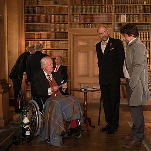 Bilder Inspektor Jury spielt Katz und Maus