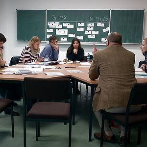 Bilder Zwischen den Stühlen