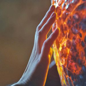 Bilder Dragon - Love Is a Scary Tale