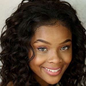 Bilder Ajiona Alexus