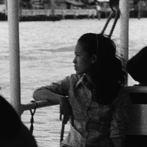 Bilder Geheimnisvolles Objekt am Mittag