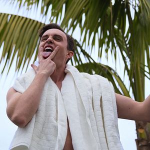 Bilder For Sale - Haus mit Pool und Leiche