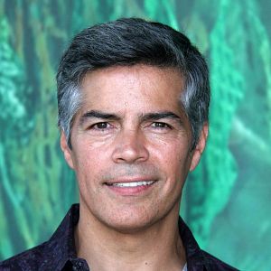 Bilder Esai Morales