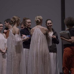 Bilder Dans les pas de Trisha Brown - Glacial Decoy à l'Opéra