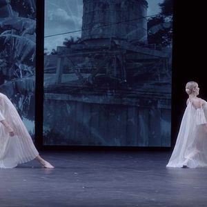 Bilder Dans les pas de Trisha Brown - Glacial Decoy à l'Opéra