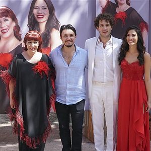 Bilder Sen Kiminle Dans Ediyorsun