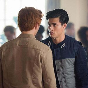 Bilder Charles Melton