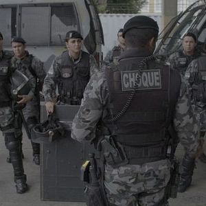 Bilder Por Trás da Linha de Escudos