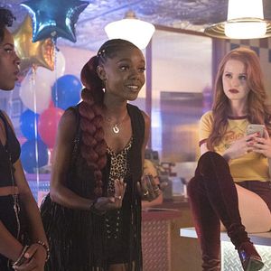 Bilder Madelaine Petsch