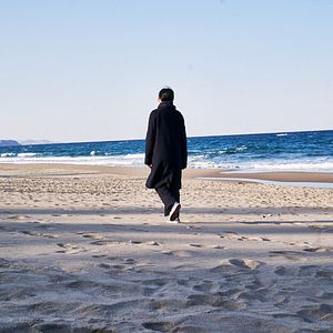 Bilder On The Beach At Night Alone