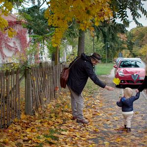 Bilder Eingeimpft - Familie mit Nebenwirkungen