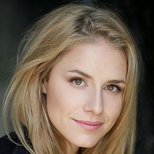 Bilder Alix Wilton Regan