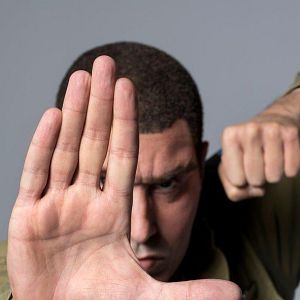 Bilder Who Is America?