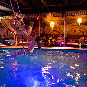 Bilder Night Out - Alle feiern nackt!